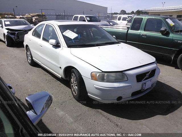 YV1RS612452456061 - 2005 VOLVO S60 WHITE photo 1