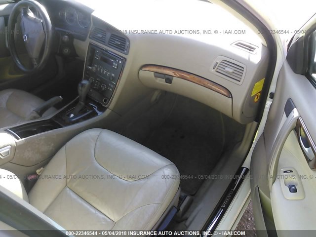 YV1RS612452456061 - 2005 VOLVO S60 WHITE photo 5