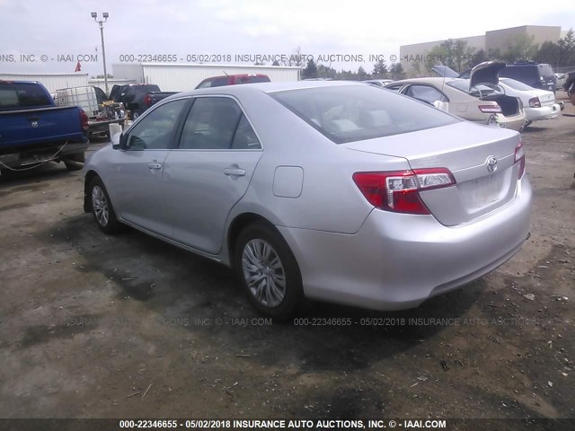 4T1BF1FK7CU072599 - 2012 TOYOTA CAMRY SE/LE/XLE SILVER photo 3