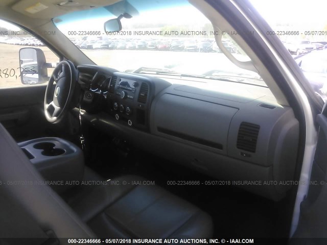 1GBHC34K08E128426 - 2008 CHEVROLET SILVERADO C3500 WHITE photo 5