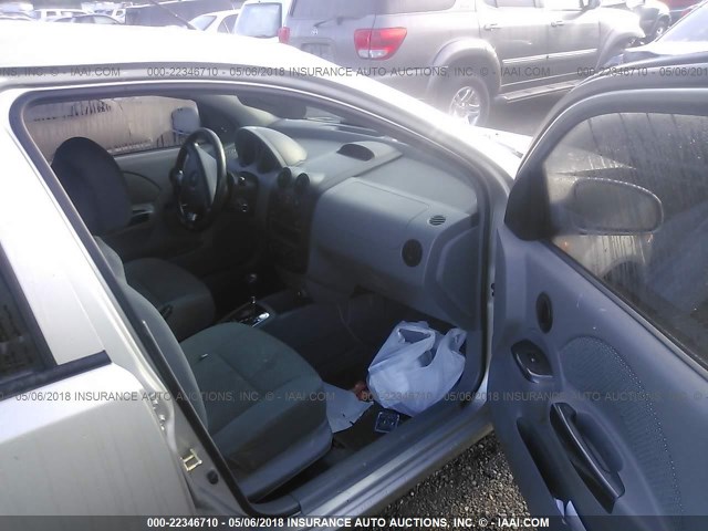 KL1TJ52674B193872 - 2004 CHEVROLET AVEO LS 银色 照片 5