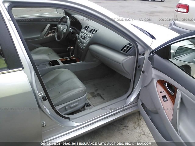 JTNBF3EK1A3001916 - 2010 TOYOTA CAMRY SE/LE/XLE 银色 照片 5