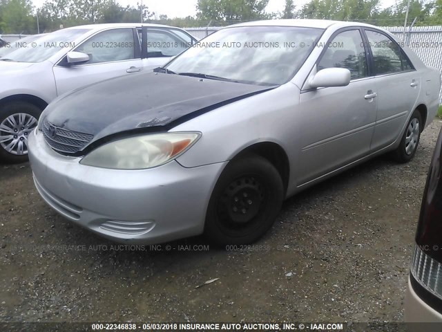 4T1BE32K23U177684 - 2003 TOYOTA CAMRY LE/XLE/SE ვერცხლისფერი ფოტო 2