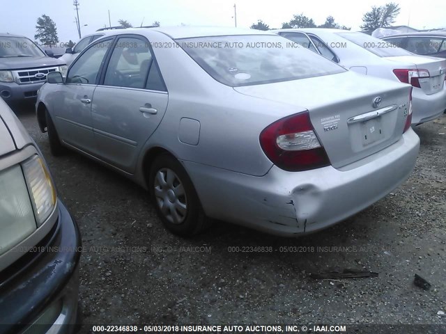 4T1BE32K23U177684 - 2003 TOYOTA CAMRY LE/XLE/SE ვერცხლისფერი ფოტო 3