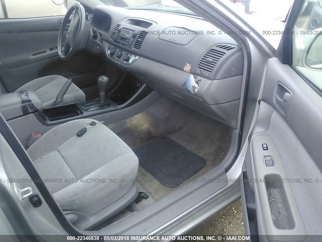 4T1BE32K23U177684 - 2003 TOYOTA CAMRY LE/XLE/SE ვერცხლისფერი ფოტო 5