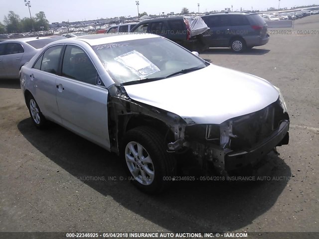 4T1BF3EK2BU215986 - 2011 TOYOTA CAMRY SE/LE/XLE SILVER photo 1
