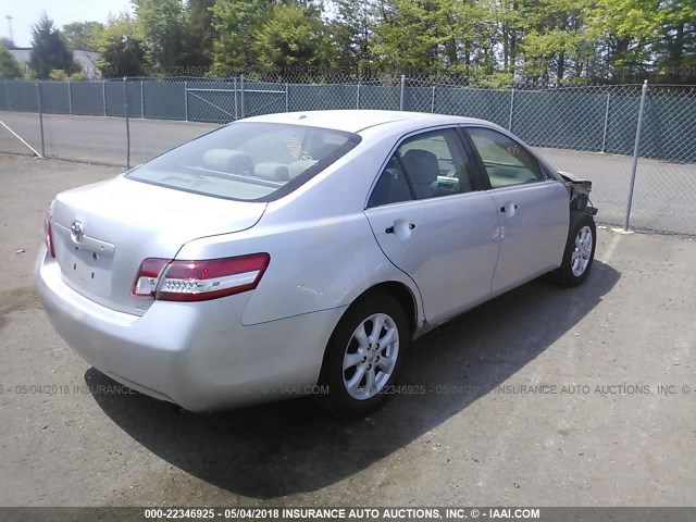 4T1BF3EK2BU215986 - 2011 TOYOTA CAMRY SE/LE/XLE SILVER photo 4