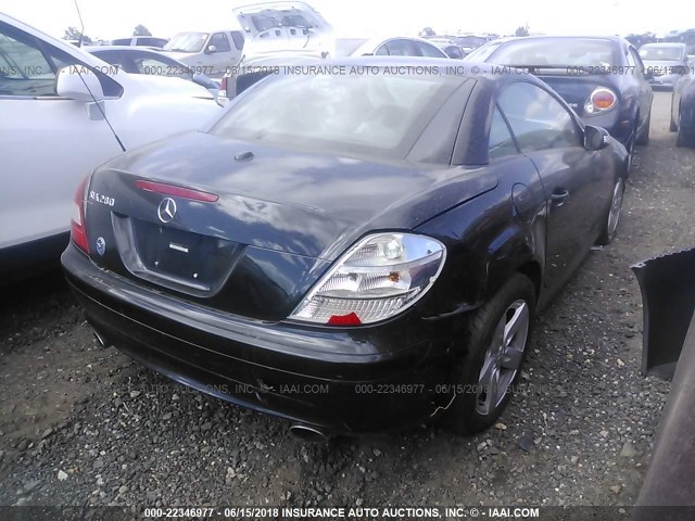 WDBWK54F57F140535 - 2007 MERCEDES-BENZ SLK 280 BLACK photo 4