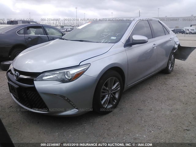 4T1BF1FKXGU209637 - 2016 TOYOTA CAMRY LE/XLE/SE/XSE GRAY photo 2