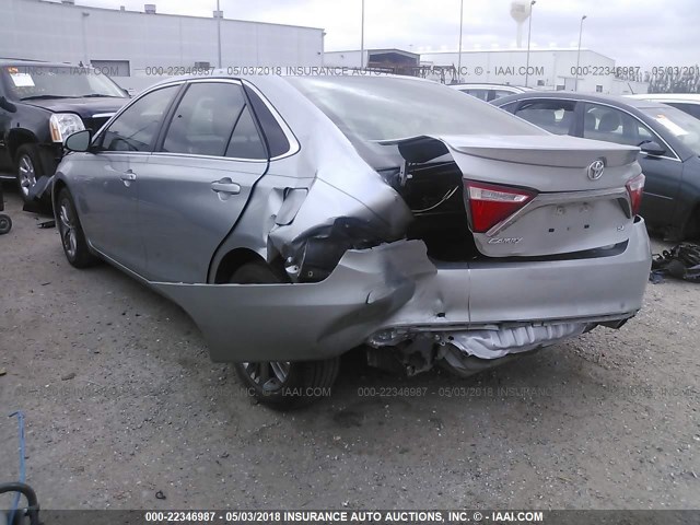 4T1BF1FKXGU209637 - 2016 TOYOTA CAMRY LE/XLE/SE/XSE GRAY photo 3