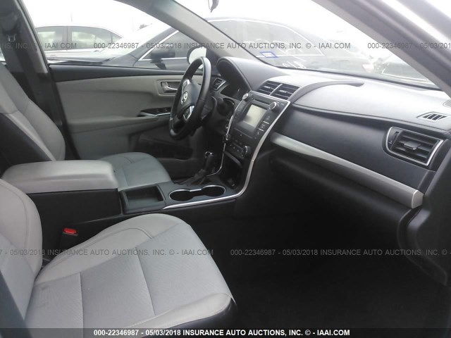 4T1BF1FKXGU209637 - 2016 TOYOTA CAMRY LE/XLE/SE/XSE GRAY photo 5