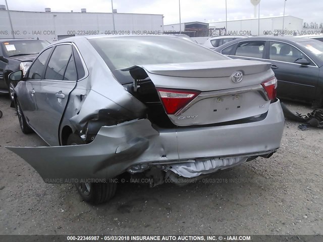4T1BF1FKXGU209637 - 2016 TOYOTA CAMRY LE/XLE/SE/XSE GRAY photo 6