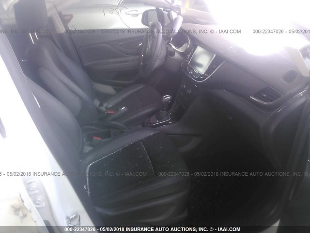 KL4CJASB3JB627287 - 2018 BUICK ENCORE PREFERRED WHITE photo 5