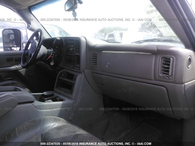 1GTJK33D77F121923 - 2007 GMC NEW SIERRA K3500 WHITE photo 5