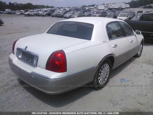 1LNHM82W13Y624155 - 2003 LINCOLN TOWN CAR SIGNATURE WHITE photo 4