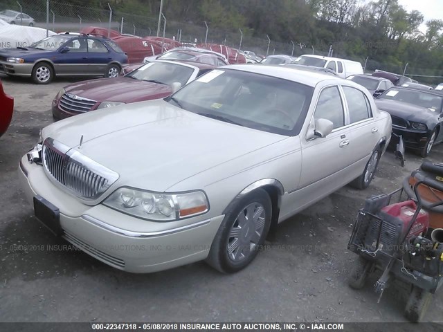 1LNHM83W74Y631384 - 2004 LINCOLN TOWN CAR ULTIMATE WHITE photo 2