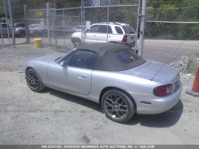 JM1NB353340401701 - 2004 MAZDA MX-5 MIATA LS SILVER photo 3