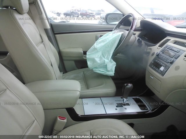 KMHFC46F08A286633 - 2008 HYUNDAI AZERA SE/LIMITED GRAY photo 5