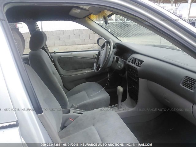 1Y1SK52811Z430972 - 2001 CHEVROLET GEO PRIZM LSI SILVER photo 5