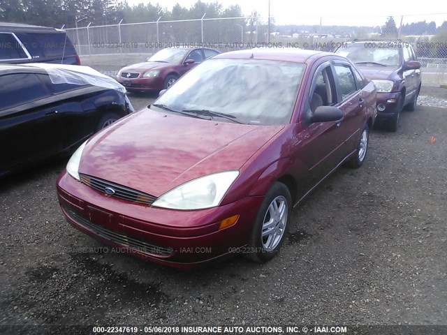 1FAHP3438YW403825 - 2000 FORD FOCUS SE/SE SPORT RED photo 2