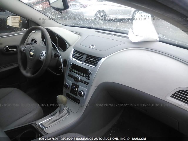 1G1ZC5E09A4165519 - 2010 CHEVROLET MALIBU 1LT 灰色 照片 5