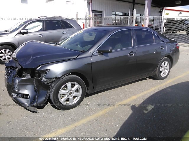 4T4BE46K07R008226 - 2007 TOYOTA CAMRY NEW GENERAT CE/LE/XLE/SE GRAY photo 2