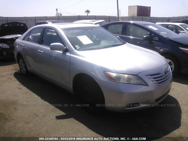 4T4BE46KX8R037914 - 2008 TOYOTA CAMRY CE/LE/XLE/SE SILVER photo 1