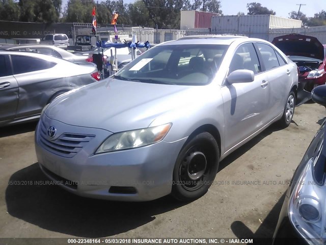 4T4BE46KX8R037914 - 2008 TOYOTA CAMRY CE/LE/XLE/SE SILVER photo 2