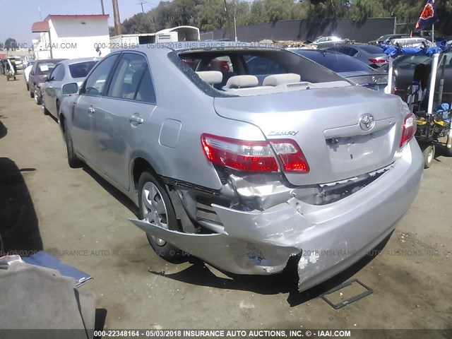4T4BE46KX8R037914 - 2008 TOYOTA CAMRY CE/LE/XLE/SE SILVER photo 3