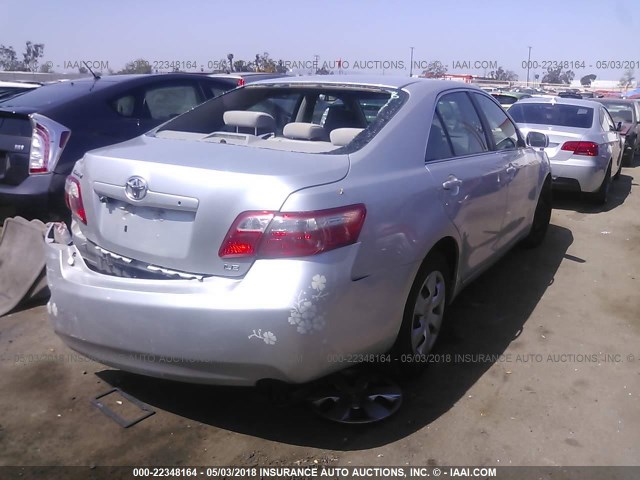 4T4BE46KX8R037914 - 2008 TOYOTA CAMRY CE/LE/XLE/SE SILVER photo 4