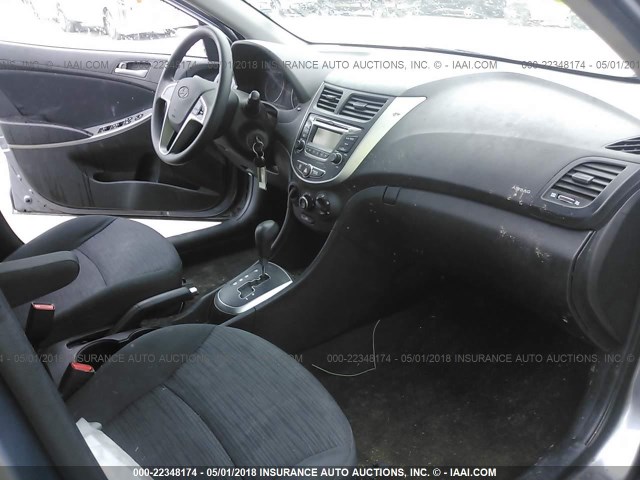 KMHCT5AEXHU307414 - 2017 HYUNDAI ACCENT SE GRAY photo 5