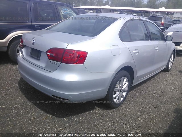 3VWDZ7AJ2BM379572 - 2011 VOLKSWAGEN JETTA SE SILVER photo 4