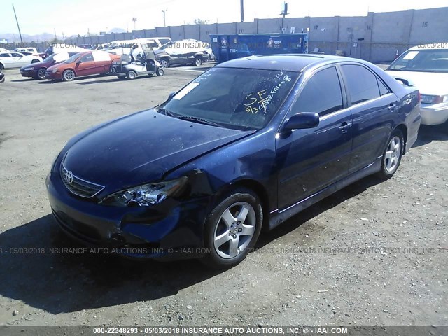4T1BE32K04U290437 - 2004 TOYOTA CAMRY LE/XLE/SE ლურჯი ფოტო 2