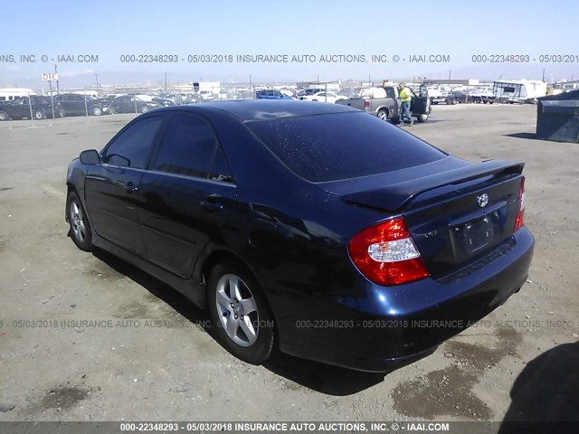 4T1BE32K04U290437 - 2004 TOYOTA CAMRY LE/XLE/SE ლურჯი ფოტო 3