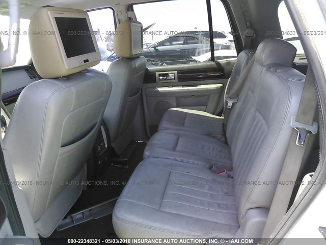 5LMFU27R04LJ30906 - 2004 LINCOLN NAVIGATOR WHITE photo 8