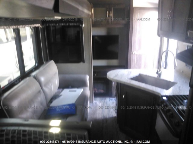 4YDT3242XJB453010 - 2018 KEYSTONE OUTBACK WHITE photo 5