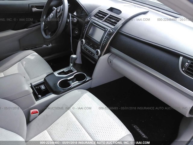 4T4BF1FK6ER343533 - 2014 TOYOTA CAMRY L/SE/LE/XLE 灰色 照片 5