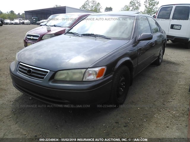 4T1BG22K8YU950606 - 2000 TOYOTA CAMRY CE/LE/XLE ნაცრისფერი ფოტო 2