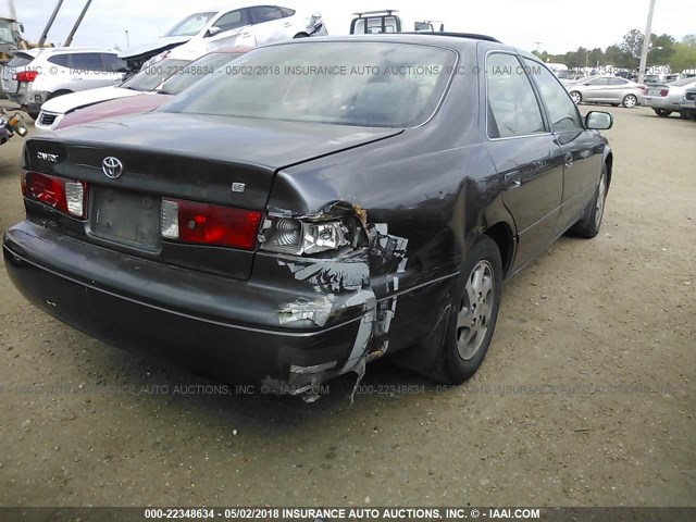 4T1BG22K8YU950606 - 2000 TOYOTA CAMRY CE/LE/XLE ნაცრისფერი ფოტო 4