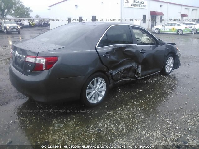 4T1BD1FK6DU069393 - 2013 TOYOTA CAMRY HYBRID/LE/XLE GRAY photo 4