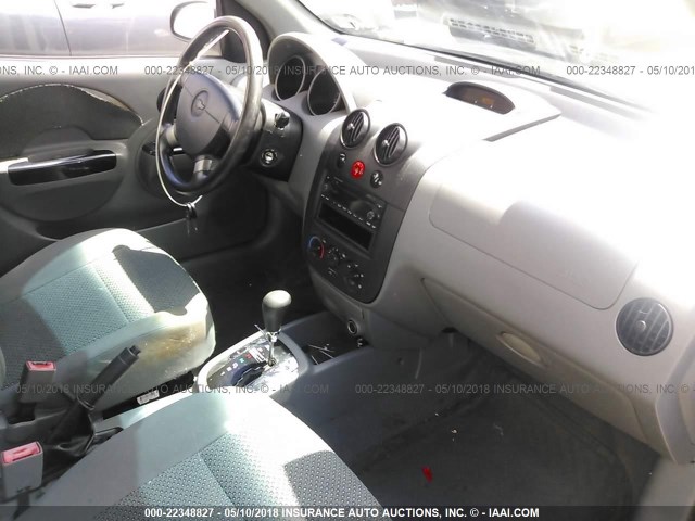 KL1TJ52604B228865 - 2004 CHEVROLET AVEO LS BLACK photo 5