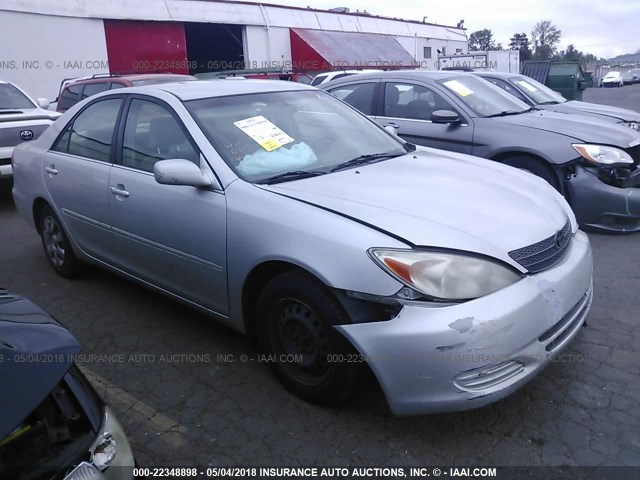 4T1BE32K22U094688 - 2002 TOYOTA CAMRY LE/XLE/SE ვერცხლისფერი ფოტო 1