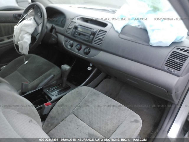 4T1BE32K22U094688 - 2002 TOYOTA CAMRY LE/XLE/SE ვერცხლისფერი ფოტო 5