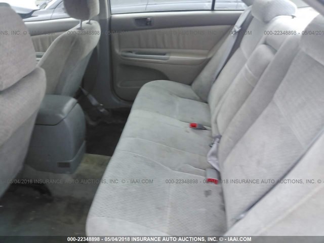 4T1BE32K22U094688 - 2002 TOYOTA CAMRY LE/XLE/SE ვერცხლისფერი ფოტო 8