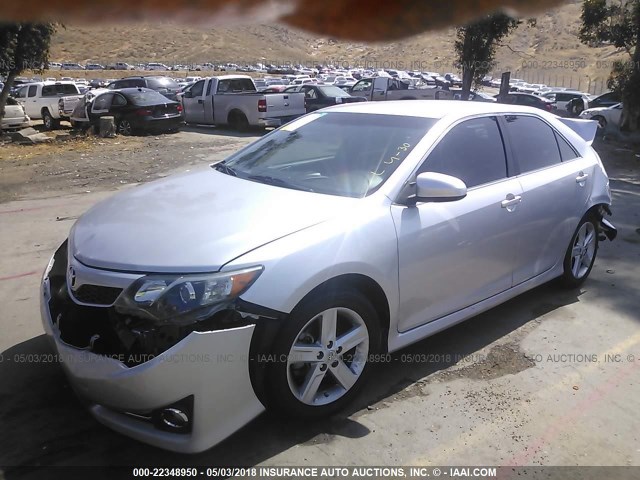 4T1BF1FK3DU238280 - 2013 TOYOTA CAMRY L/SE/LE/XLE 银色 照片 2