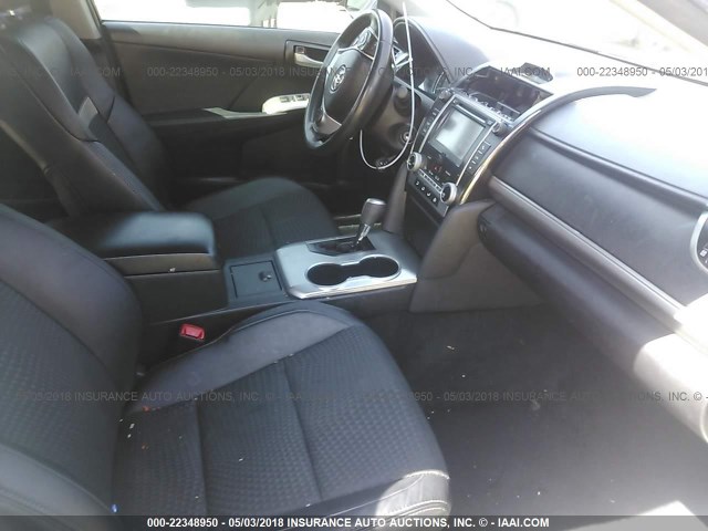 4T1BF1FK3DU238280 - 2013 TOYOTA CAMRY L/SE/LE/XLE 银色 照片 5