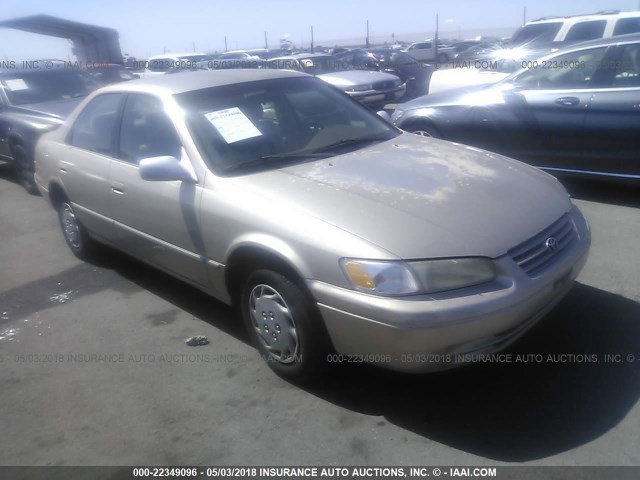 JT2BG22K7W0219179 - 1998 TOYOTA CAMRY CE/LE/XLE GOLD photo 1