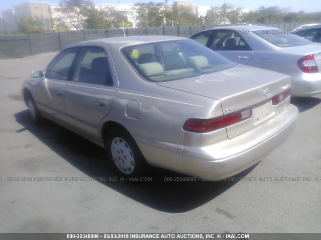 JT2BG22K7W0219179 - 1998 TOYOTA CAMRY CE/LE/XLE GOLD photo 3