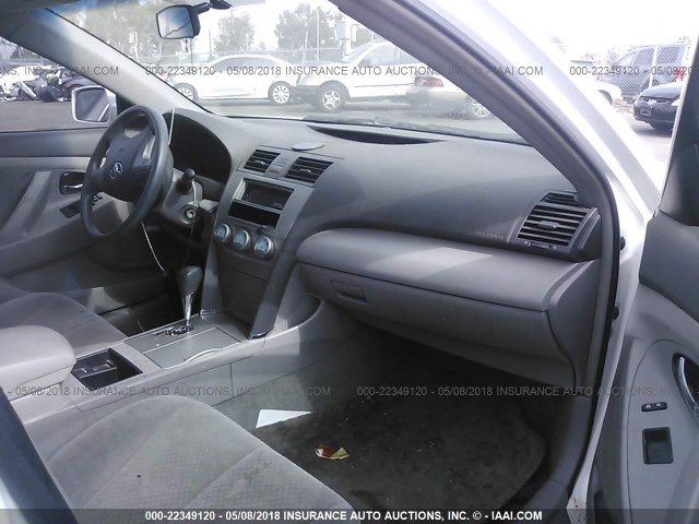 4T1BK46K18U573895 - 2008 TOYOTA CAMRY LE/XLE/SE WHITE photo 5