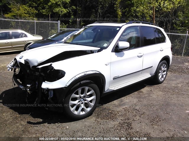5UXZV4C55CL985212 - 2012 BMW X5 XDRIVE35I WHITE photo 2